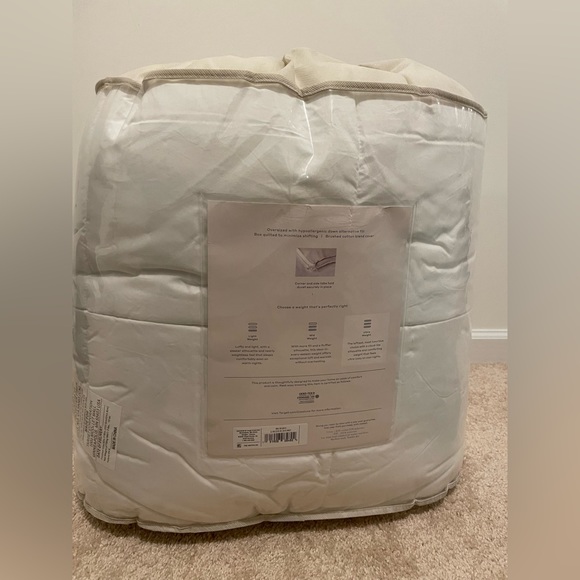 Casaluna Down Alternative Comforter - Picture 2 of 2